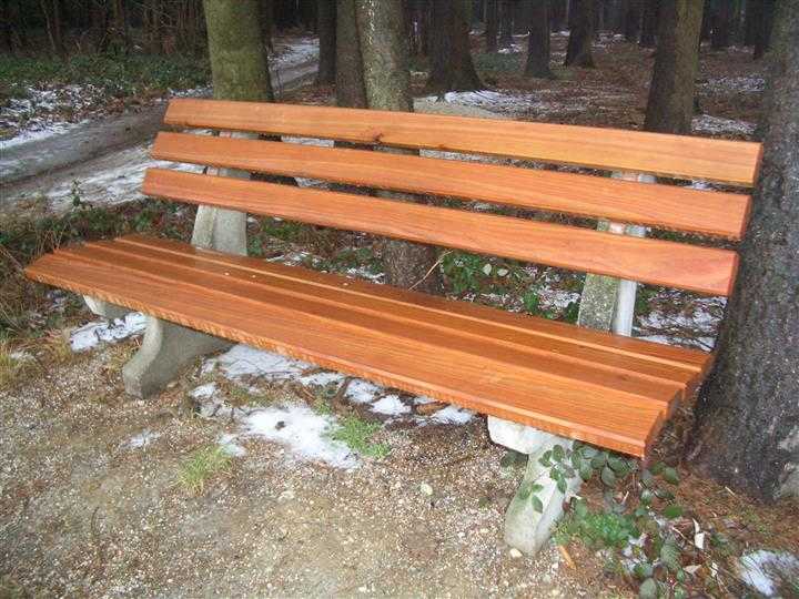 Holzbank für draußen von Zimmerei Roider