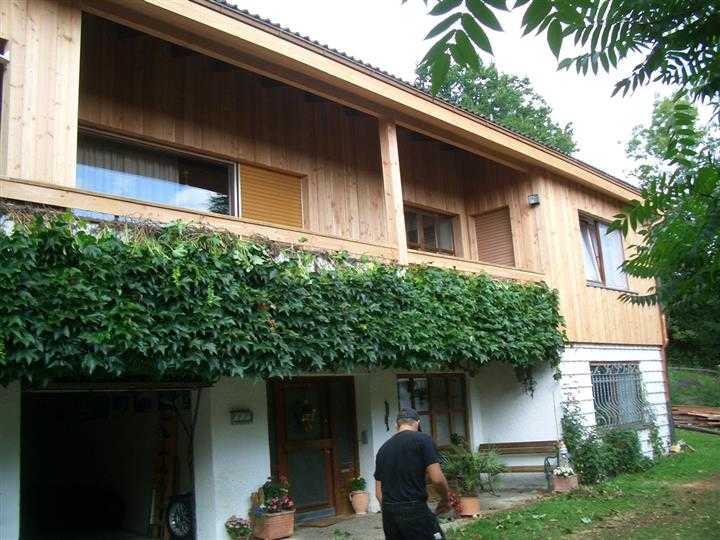 Haus mit Holzfassade aussen - gebaut von Zimmerei Roider aus Gündlkofen