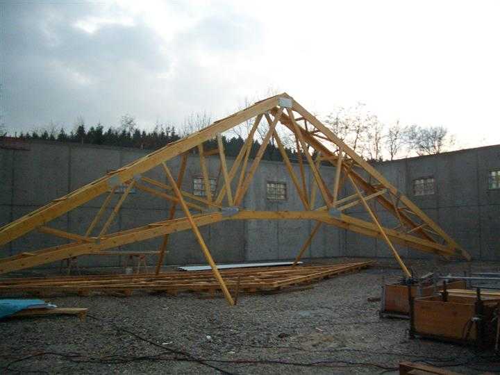 Großes Holzgerüst von Zimmerei Roider