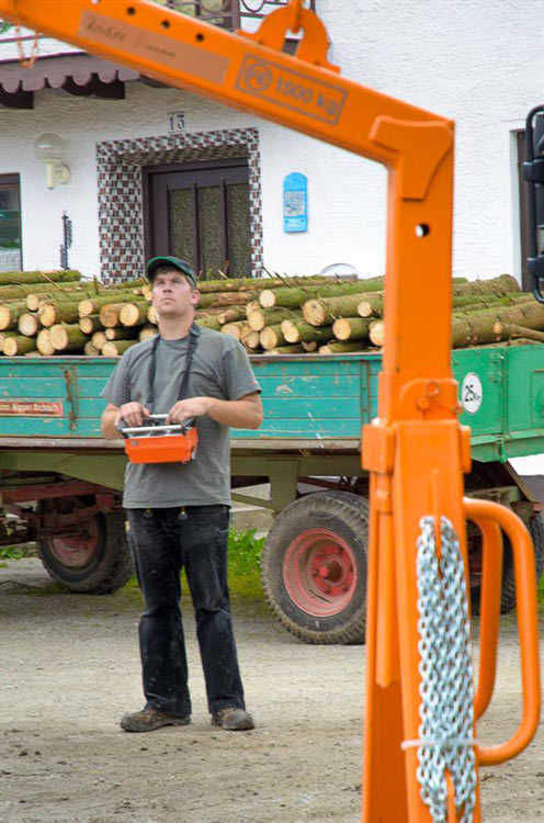 Holzarbeiten mit dem Manitou Teleskoplader