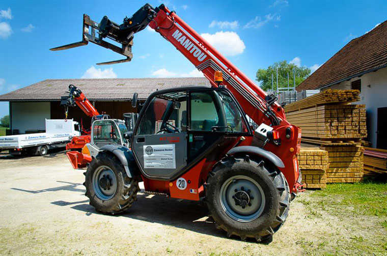Verleih vom Teleskopstapler Manitou bei Zimmerei Roider